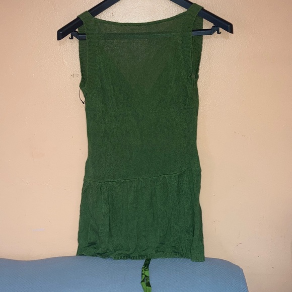 Stylish Green Sleeveless Dress with Tie Detail - Picture 3 of 3
